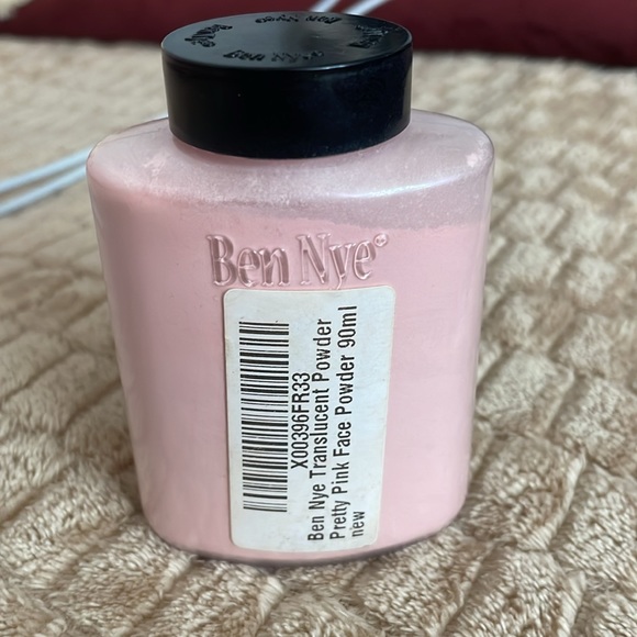 Ben Nye Pretty Pink Setting Powder - Picture 2 of 3